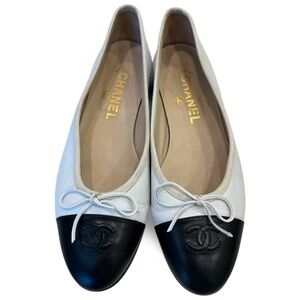 CHANEL Lambskin White & Black Ballerina Flats 38.5